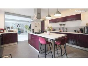 Maison familiale 167 m2 avec double garage et piscine