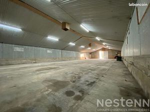 Local 450 m² GUENIN