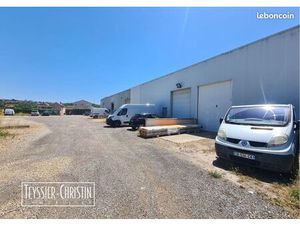 Local 105 m² Grigny