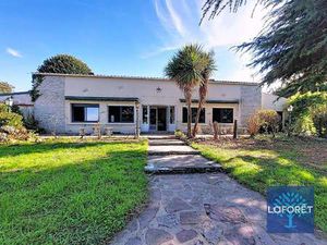 Vente Maison Piscine à Saint-Vincent-Sterlanges (85110) : à vendre Piscine / 378m² Saint-V