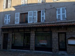 Vend maison. Immeuble