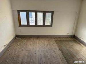 Bureau zone de stockage