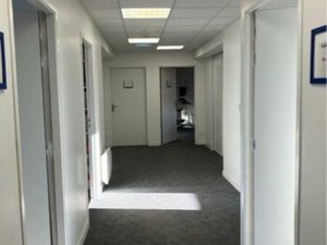 Plateau complet dans cabinet médical