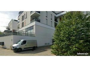 Boutique 61 m² LOUVECIENNES