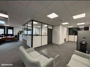 Local d’activité 399 m² – Bureaux + stockage + terrasse – Vénissieux