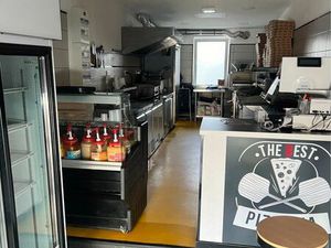 Local commercial Wallers centre 60m2