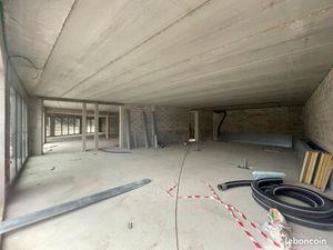 Local commercial 461 m²