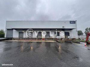 Local industriel 10 463 m²