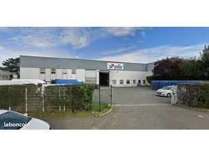 Local industriel 1 752 m²