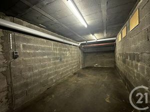 Parking à louer - 15 36 m2 - Antibes - 06 - PROVENCE-ALPES-COTE-D-AZUR