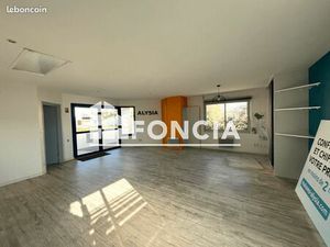 Local commercial 120 m²