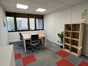 Bureau privé 15 m² – 4 postes – à Courbevoie (Avenue Marceau)