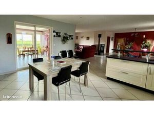 Plain-Pied de 160 m² + dépendances 430 m² + 6 300 m² de terrain