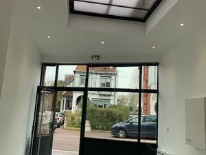 Loue magasin ou cabinet medicale ou bureaux mouvaux