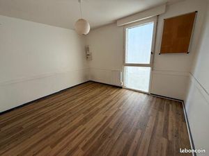 PART. Bureaux 65m2 Centre ville Treillières