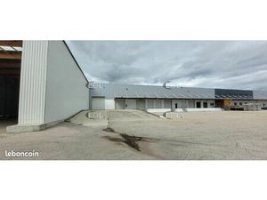 Local industriel 6 389 m²