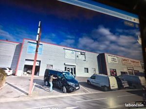 LOCAL COMMERCIAL OU D'AVTIVITE 165 m² A PIERRELAYE