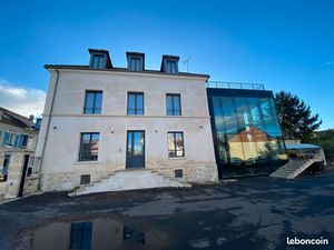 À LOUER – Bureaux 103 m² (Lot A) + Sous-sol Pierre 104 m² (Lot B) – Verrière 21 m² (Lot C)