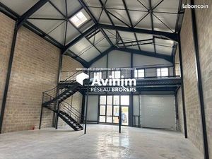 Local 271 m² Groslay