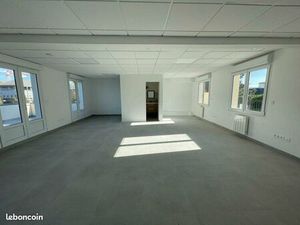 Local 62 m² VILLIERS LE BEL