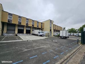 Local industriel 2 228 m²