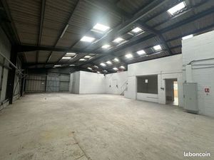 Local 420 m² Saint-Saulve