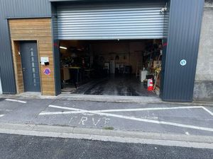 Entrepôt local commercial habitation 182m2