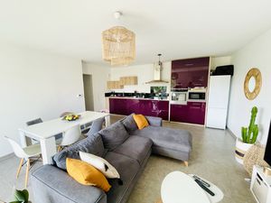 ST LAURENT DE MURE Centre