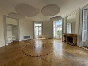 BUREAUX DE STANDING À LOUER-195 M² DIVISIBLE À LOUER-CENTRE VILLE DE NANTES