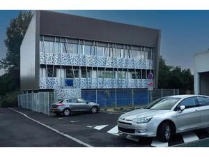 BUREAUX À LOUER-148 M²-REZÉ TRENTEMOULT