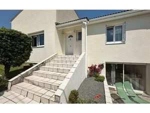 Location maison  m² T-2 à Fontcouverte  1 180 €