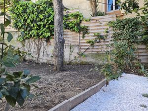 Pour les amoureux de jardinage ! Très jolie maison de 3/4 pi