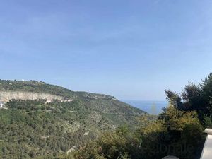 LA TURBIE : Maison 4 pièces  terrasses  parkings  vue dégagée