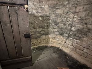 Boulevard des Batignolles : Cave en copropriété.