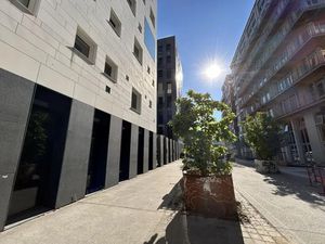 Cellule emménagée en RDC ile de Nantes 186 m2 et 122 m2 disponible à la location