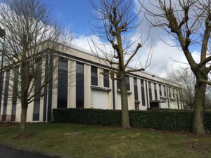 MOSAIC PARC - ACTIVITE AVEC BUREAUX - 1251 m² divisibles 414 M²