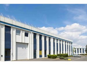 Surfaces d'activités et de bureaux à louer