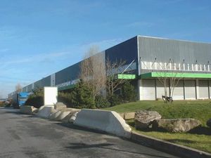 ENTREPOT AVEC QUAIS - A PARTIR DE 1155 M²