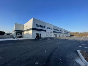 Local activite logistique nantes aéroport