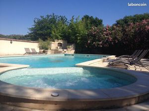 Appartement T4 dans mas avec piscine