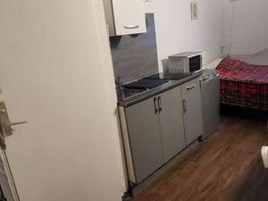 Studette meublée au calme