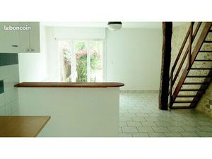 Maison de ville 2 CH + bureau terrasse jardinet parking