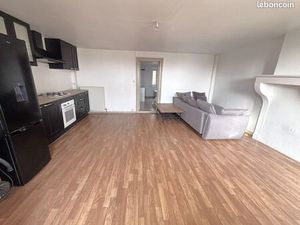 Maison de village avec cours privée