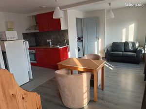 Loue grand studio meublé en duplex