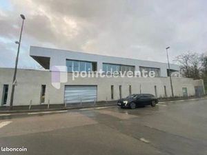 Local commercial 594 m²