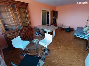 Lyon 6e Église St Pothin T2 meublé