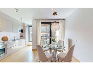 PLACE DUMON. Remis à neuf. Terrasse. Garage.