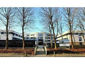 Bureaux entièrement rénovés à louer dans un emplacement de