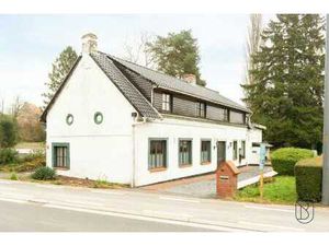 Charmante fermette à rénover avec jardin  double garage et f