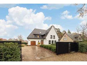 VILLA MET 6 SLAAPKAMERS